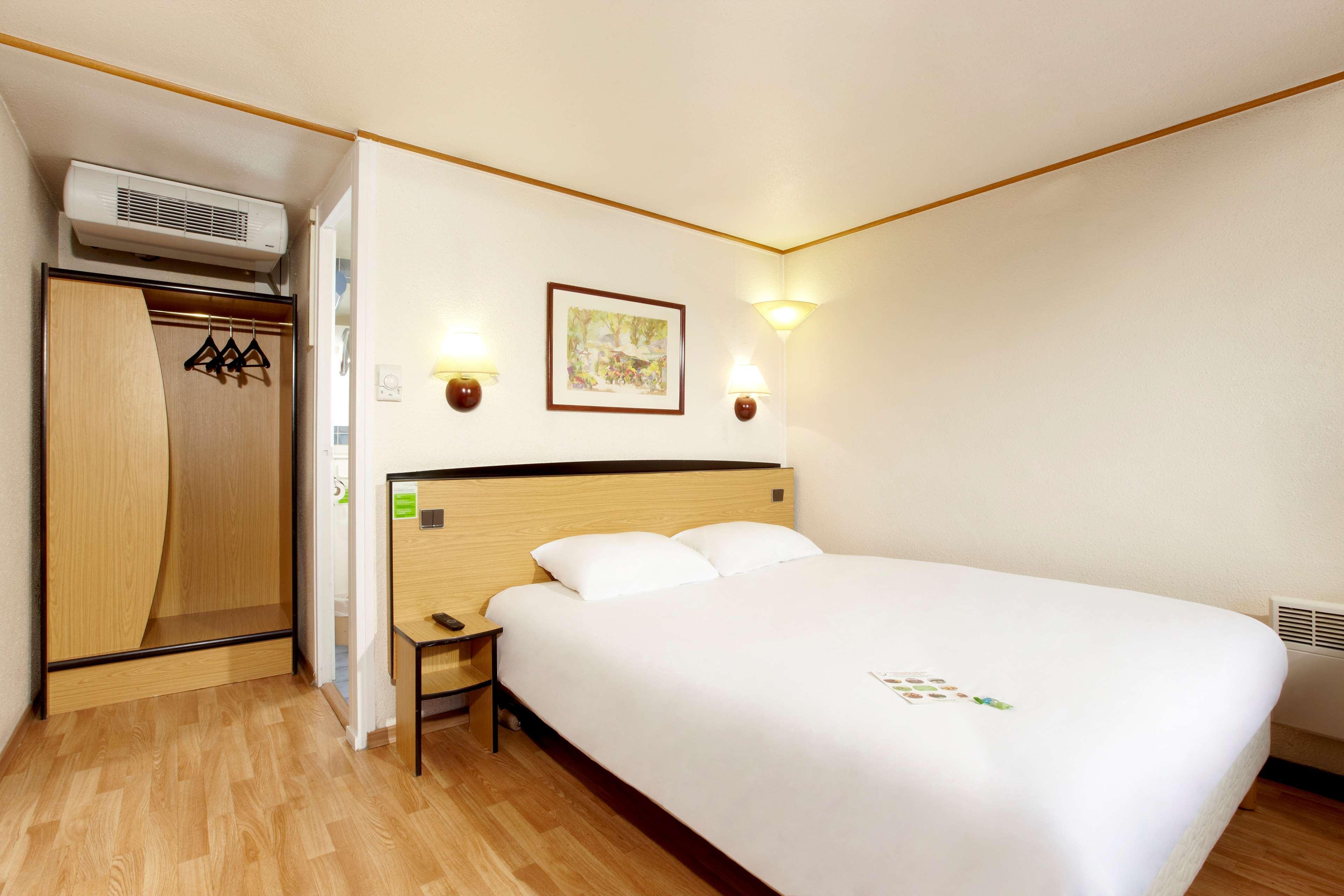 Hotel Campanile Saint-Avold Exterior foto