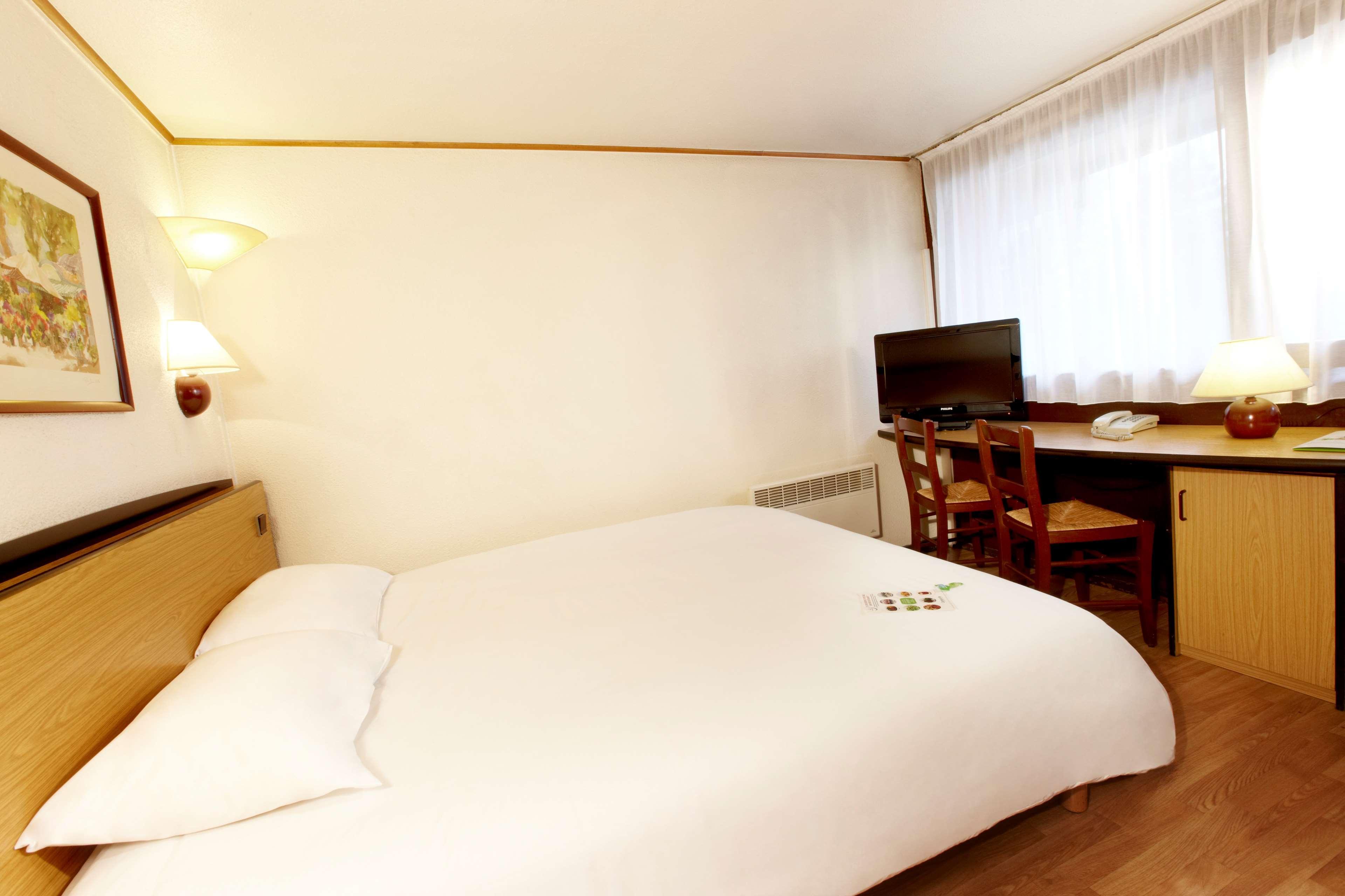 Hotel Campanile Saint-Avold Exterior foto