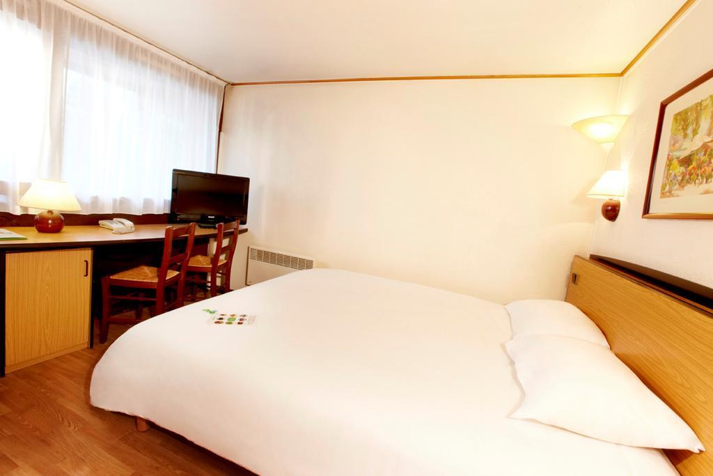 Hotel Campanile Saint-Avold Exterior foto